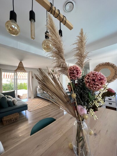 Villa with swimming pool at 150m from the beach. Perfect place for family !