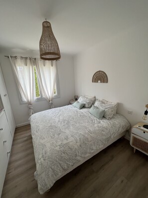 3 bedrooms, iron/ironing board, travel cot, free WiFi