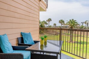 Property grounds - The Palms at Maravilla-Open Balcony, Dine Outside! (Galveston)