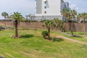 Property grounds - The Palms at Maravilla-Open Balcony, Dine Outside! (Galveston)
