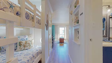 1 habitación, tabla de planchar con plancha, wifi gratis y ropa de cama