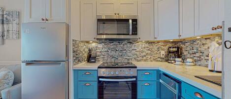 Réfrigérateur, micro-ondes, four, plaque de cuisson