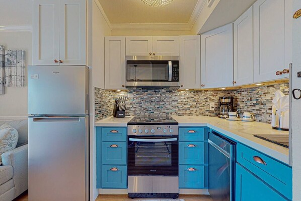 Refrigerador, microondas, horno, placa de cocina