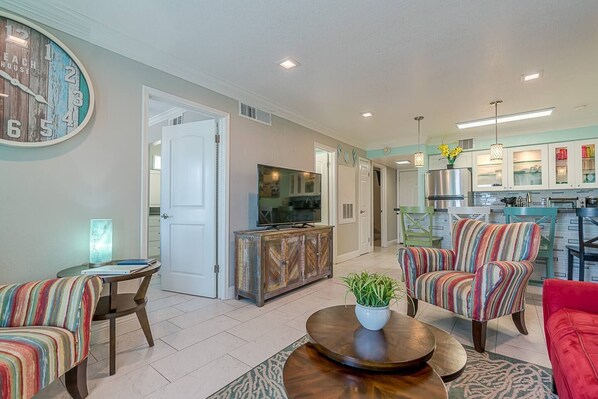 TV - Salty Kisses at the Victorian (GVR05017) (Galveston)