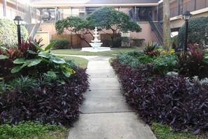 المنطقة المحيطة بالمنشأة