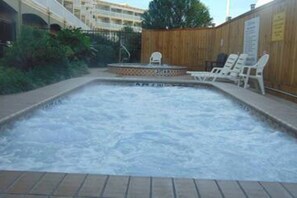 A heated pool - Turtle Cove @ Victorian-TOP FLOOR (Galveston)