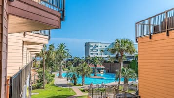 Een verwarmd zwembad