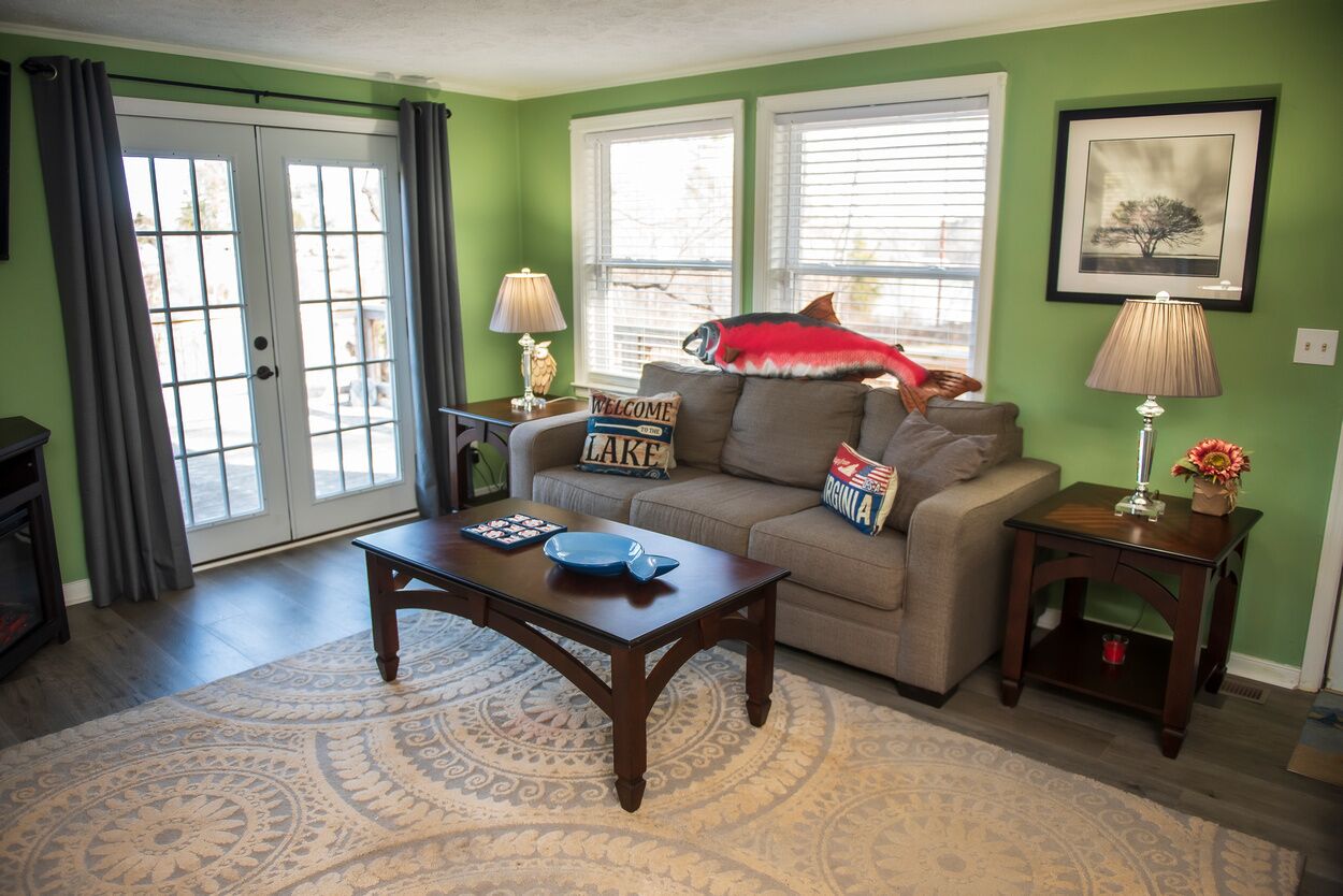 Iron Gate Lakefront Getaway