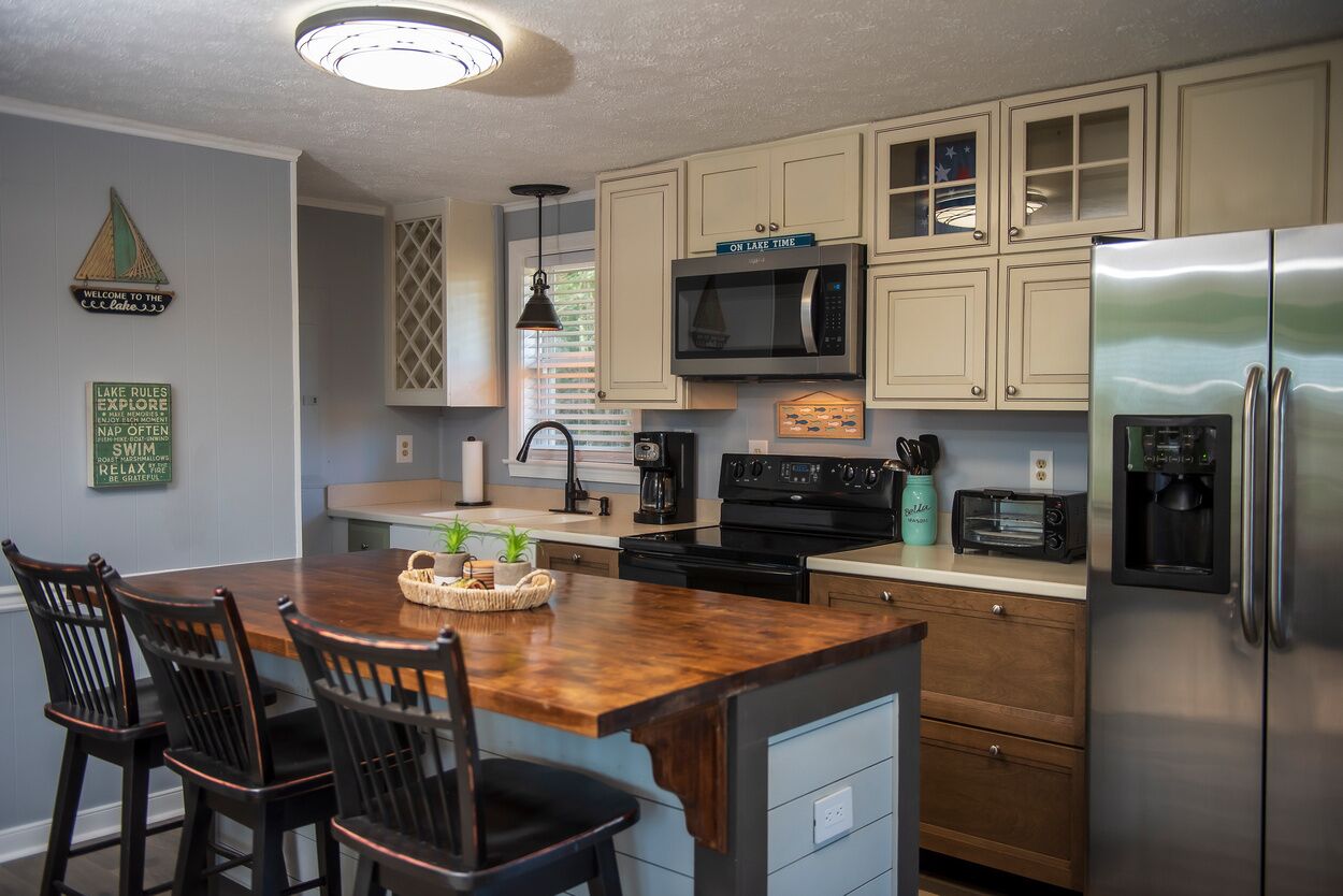 Iron Gate Lakefront Getaway