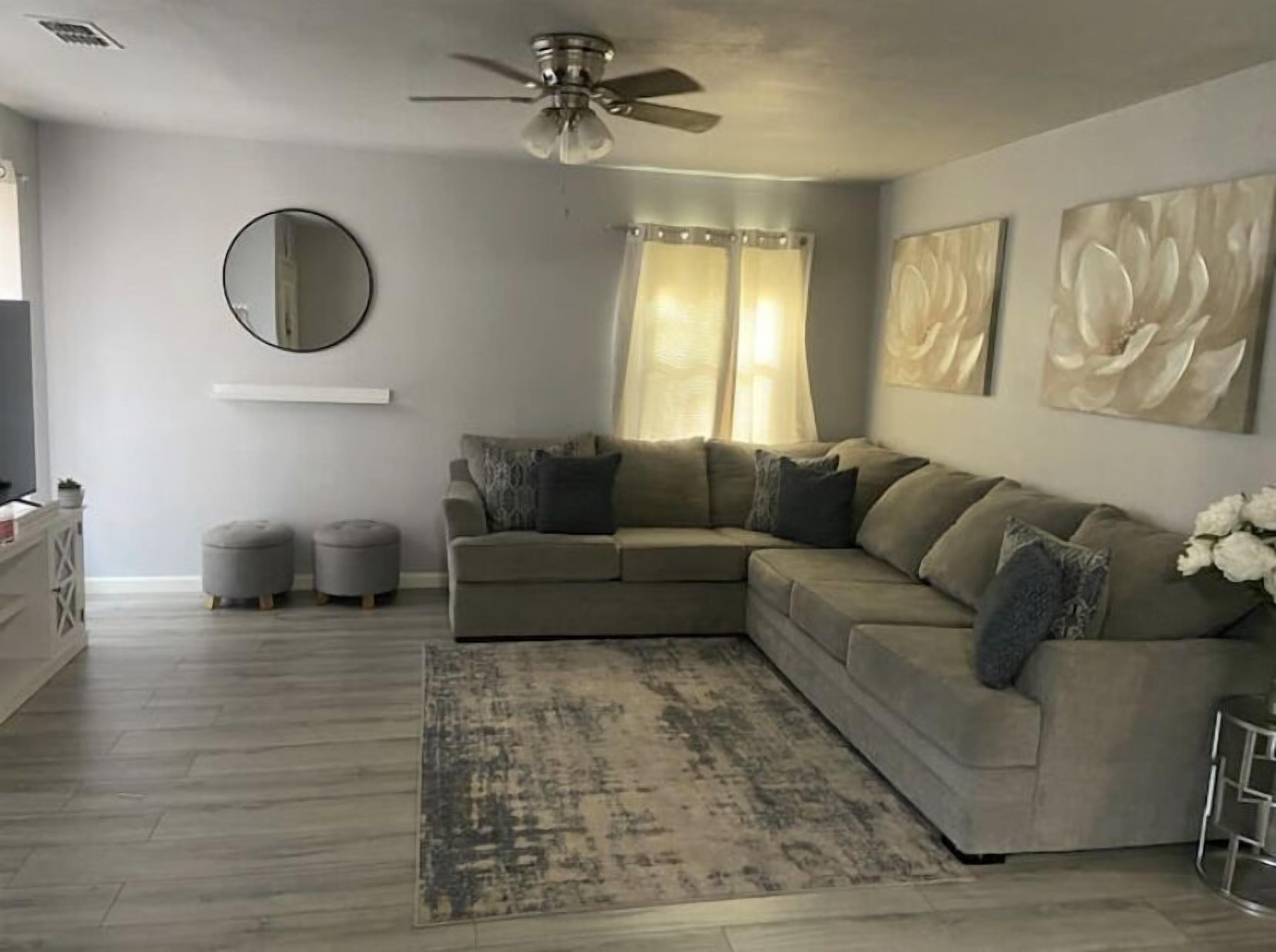 Cozy 2 Bedroom Home (Entire House)