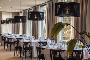 Breakfast, lunch and dinner served - Amérian Aluminé (Aluminé)