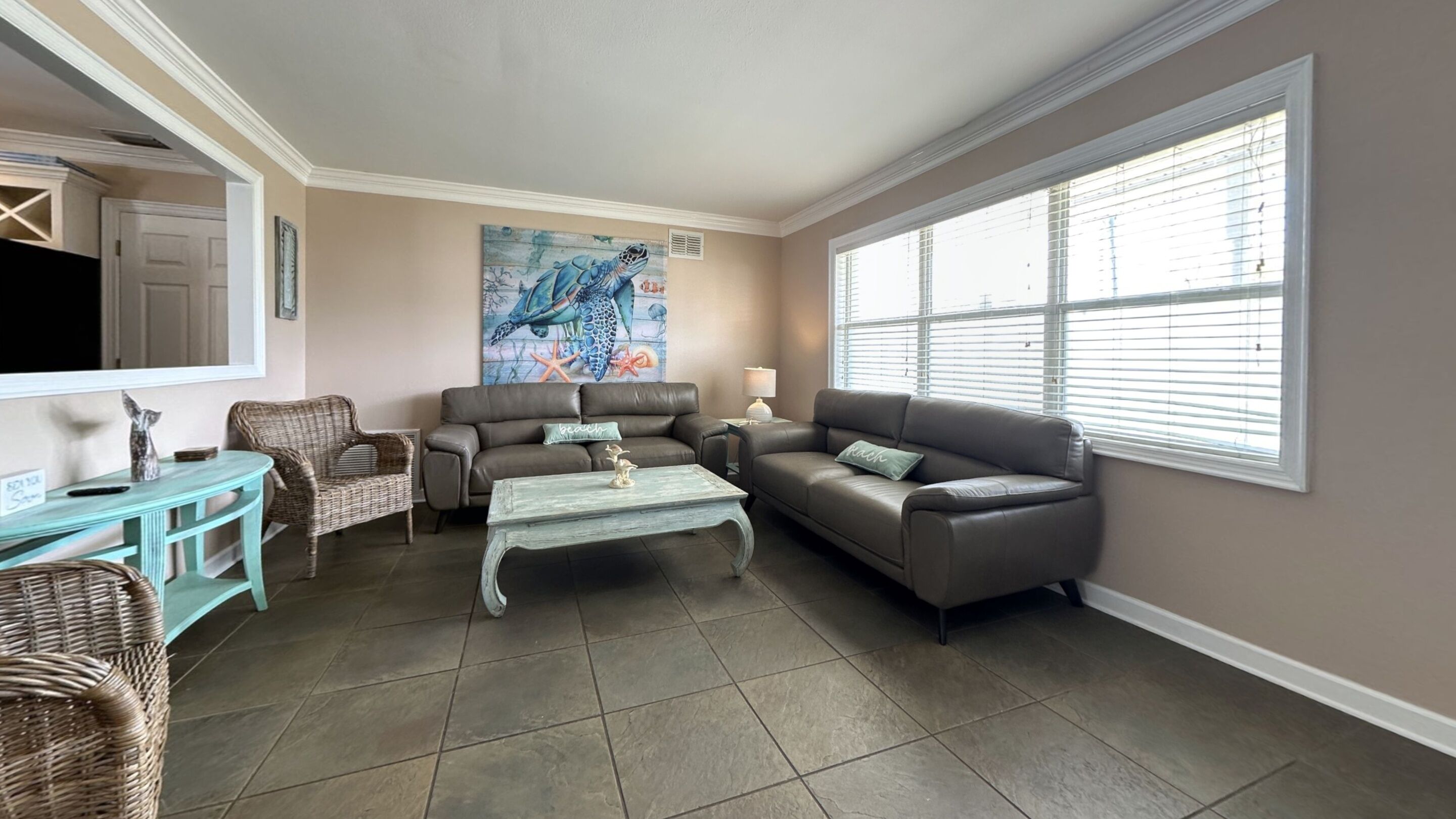 NEW LISTING-HUGE LANAI/POOL HOUSE-BBQ/NEAR BEACH/PARK/RESTAURANTS/SHOPS!