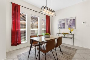 Dining - LUXE Serene Hotel Setup home perfect for Families & Long Stays (Frisco)