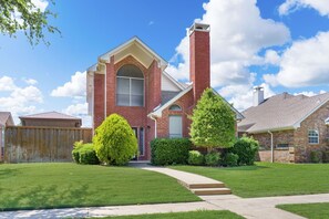 Exterior - LUXE Serene Hotel Setup home perfect for Families & Long Stays (Frisco)