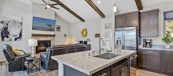 Grand Canyon Getaway - Spacious 2BR/2BA Home - Next to golf course - Game room