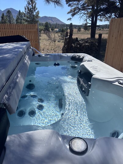 Grand Canyon Getaway - Spacious 2BR/2BA Home - Next to golf course - Game room