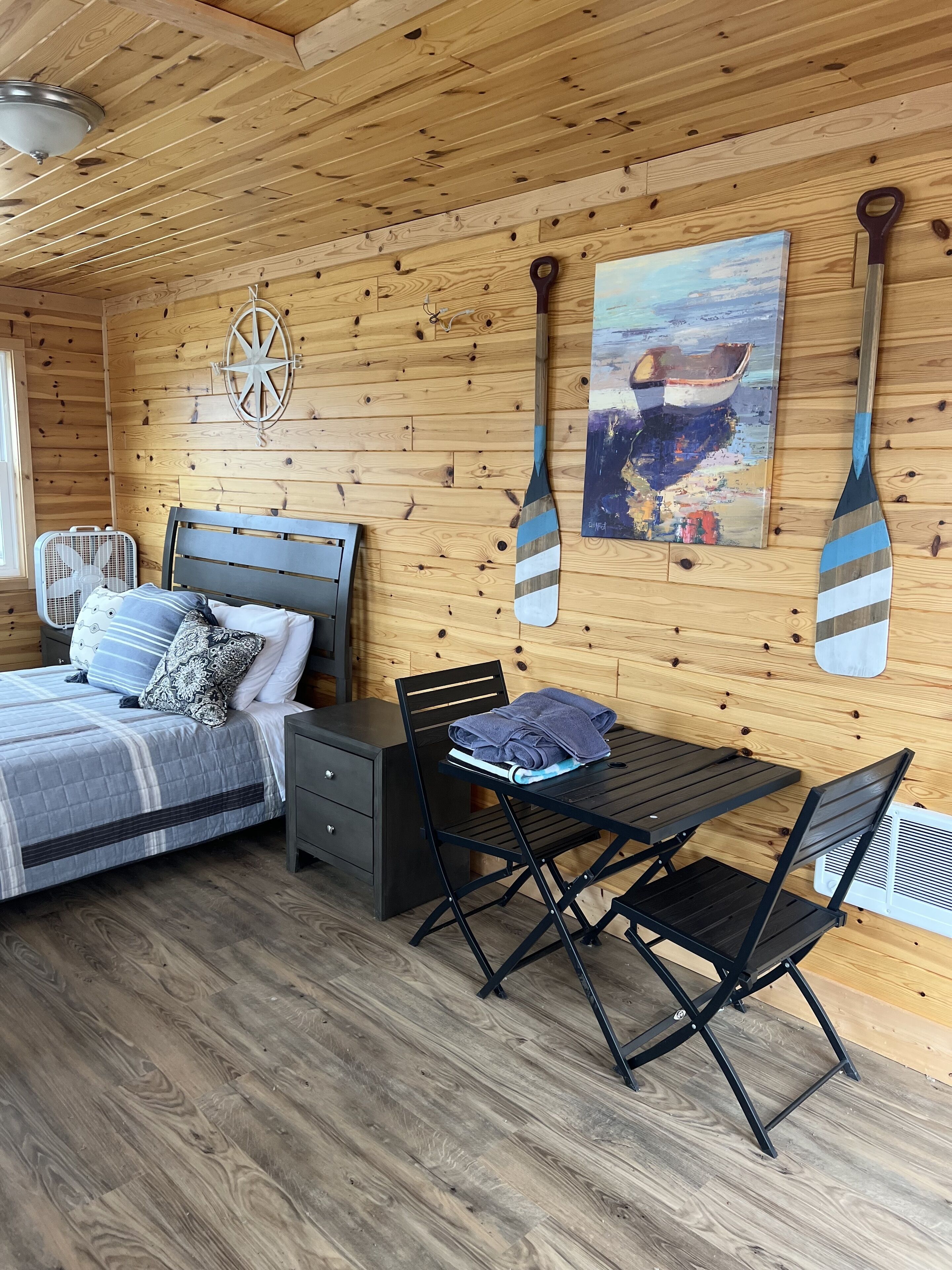 Cozy Lake Side Cabin