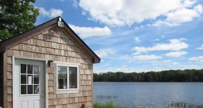 Cozy Lake Side Cabin