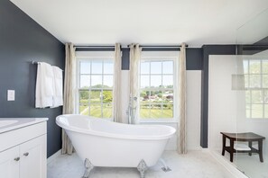 Signature Suite, 2 Bedrooms, Non Smoking, Private Bathroom | Bathroom | Shower, hair dryer, towels - The Legacy Inn Luray Virginia (Luray)