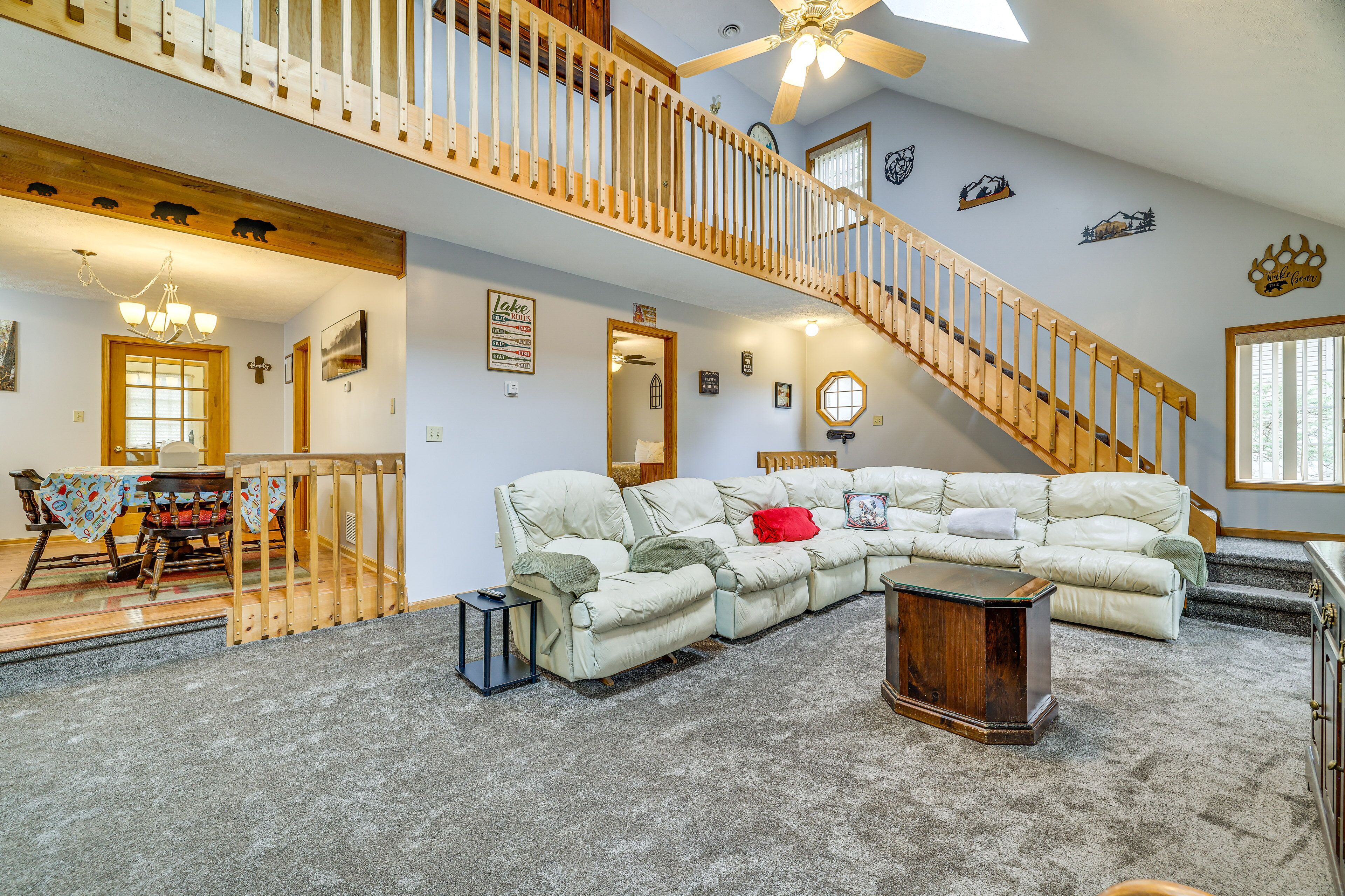 Spacious Lake Ariel Home w/ Deer Lake Beach Access