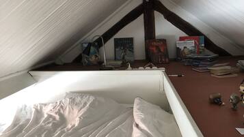 4 bedrooms, WiFi, bed sheets