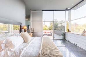 5 bedrooms, desk, iron/ironing board, Internet