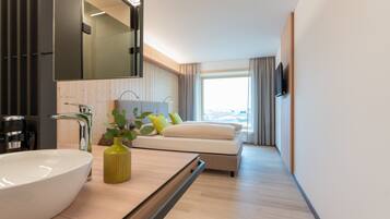 Escritorio y espacio para trabajar con laptop