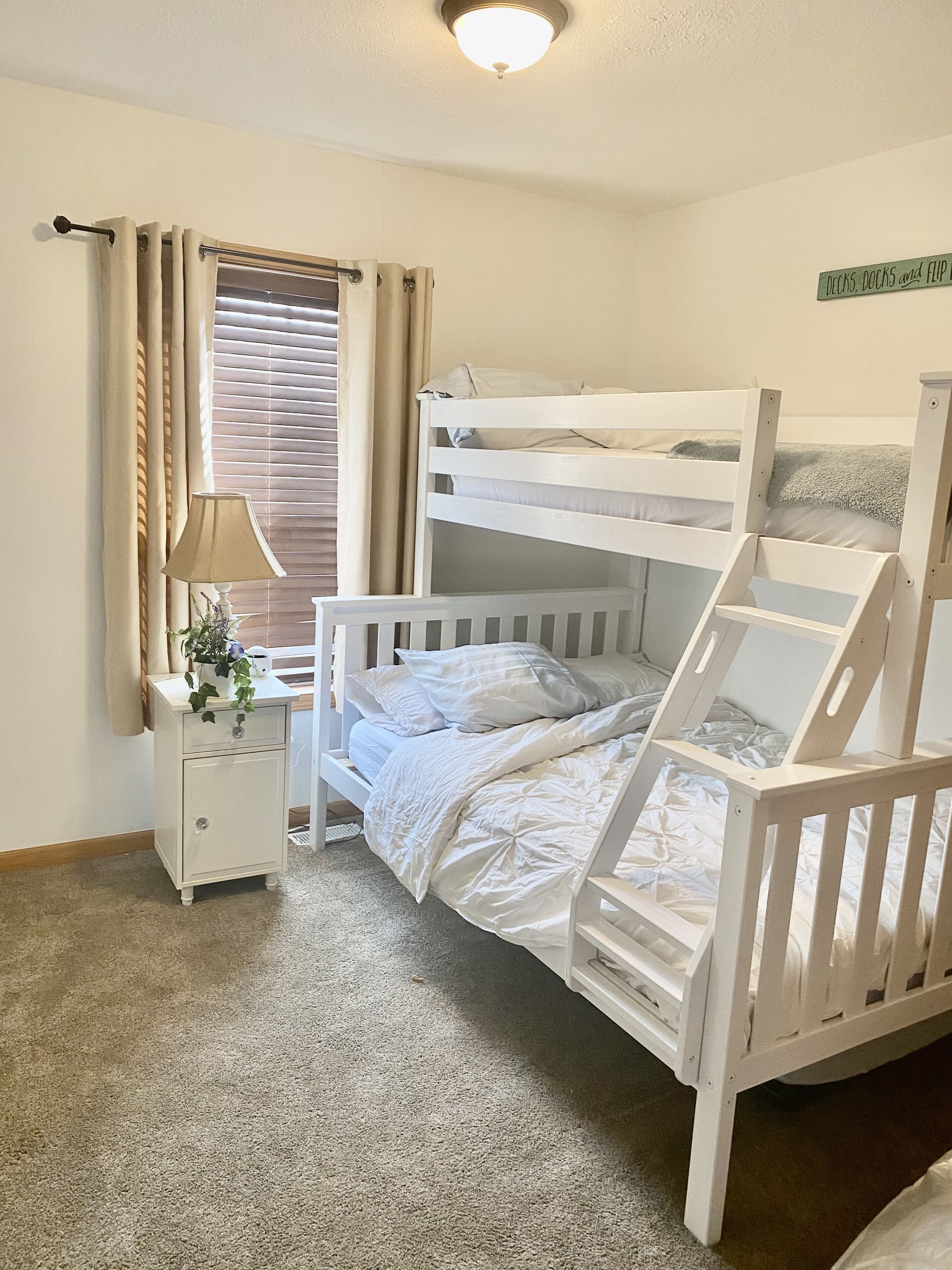 Pet friendly on 40 peaceful wooded acreas. Minutes from the beaches