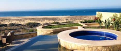 Tina de hidromasaje al aire libre