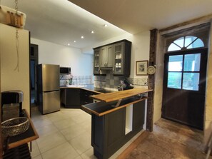 Fridge, microwave, oven, stovetop - Gîte Entre Loire Vignobles et Forêts (Vielmanay)