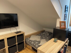 1 bedroom, WiFi, bed sheets