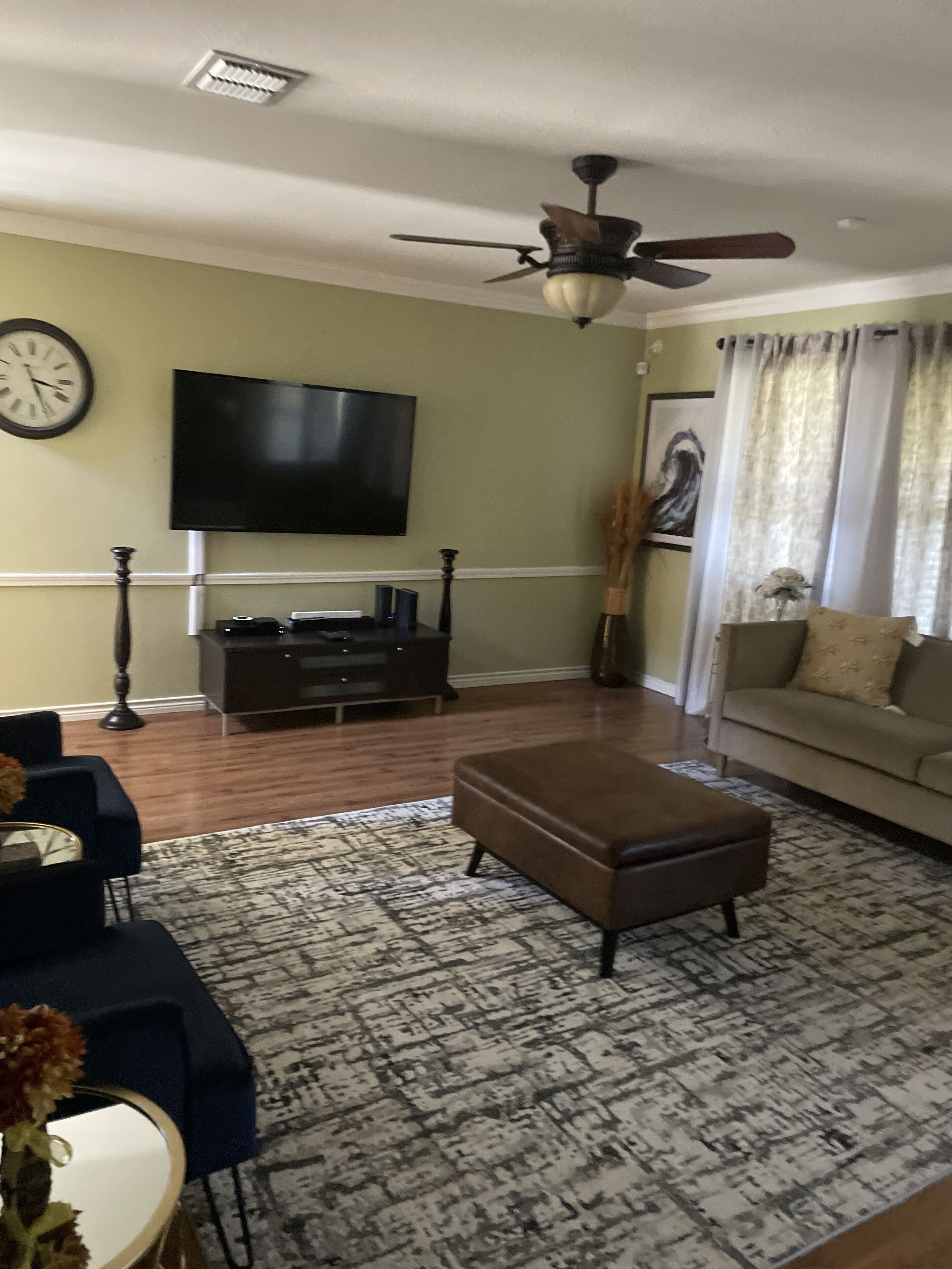 Beautiful 3BD/2.5BA Home Centrally Located