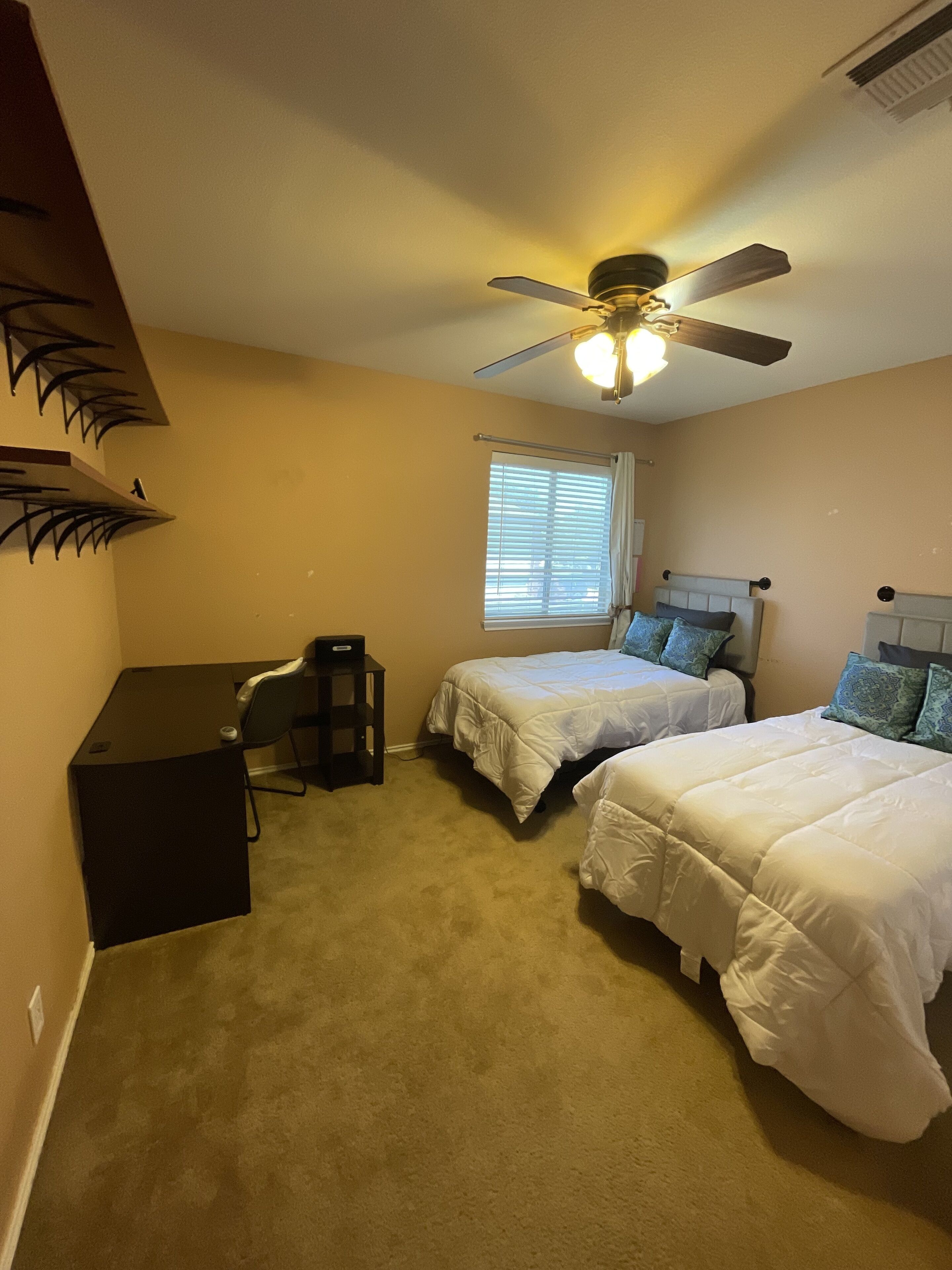 Beautiful 3BD/2.5BA Home Centrally Located