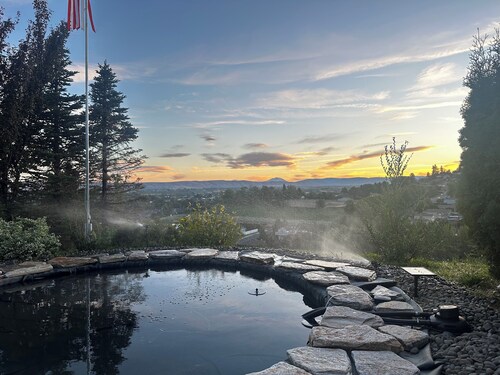 Sweet Home w Sweet View for the Weekend!