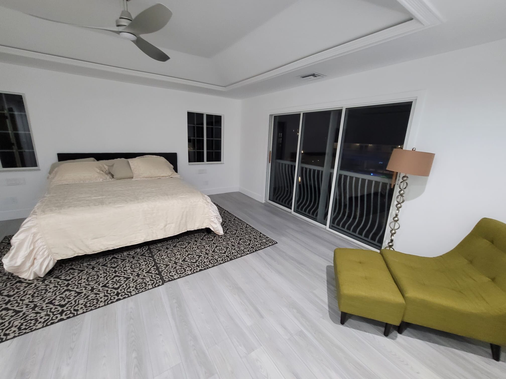 Pompano Beach-8guest-pool- near everything