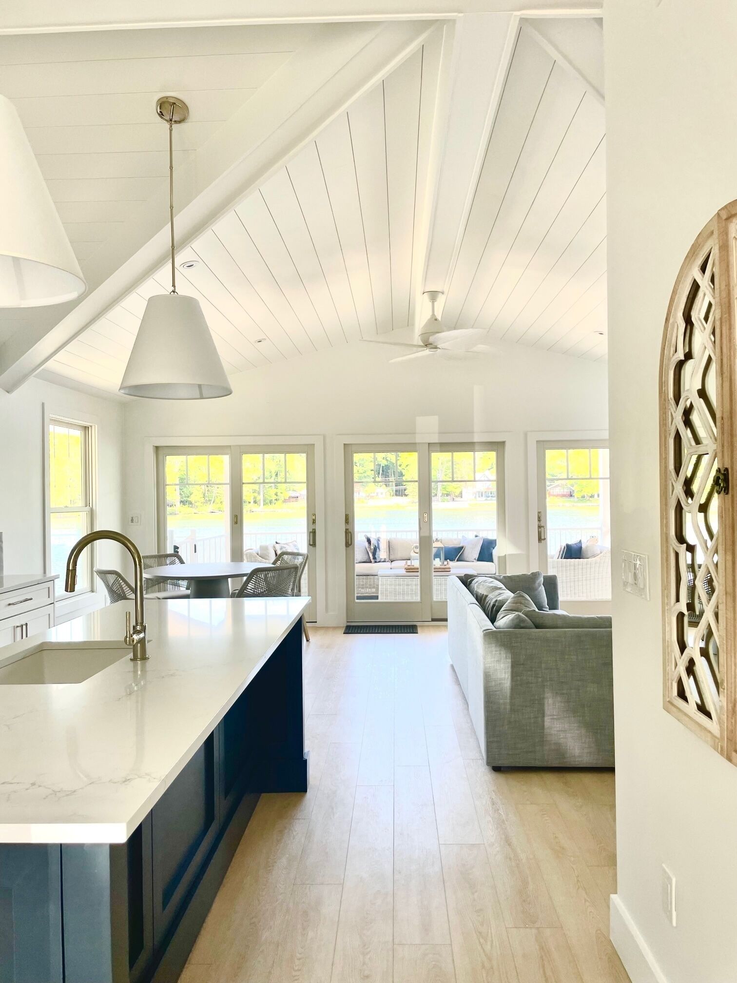 Upscale Newly Renovated Blue Canoe Lakefront-Chautauqua-Lilydale