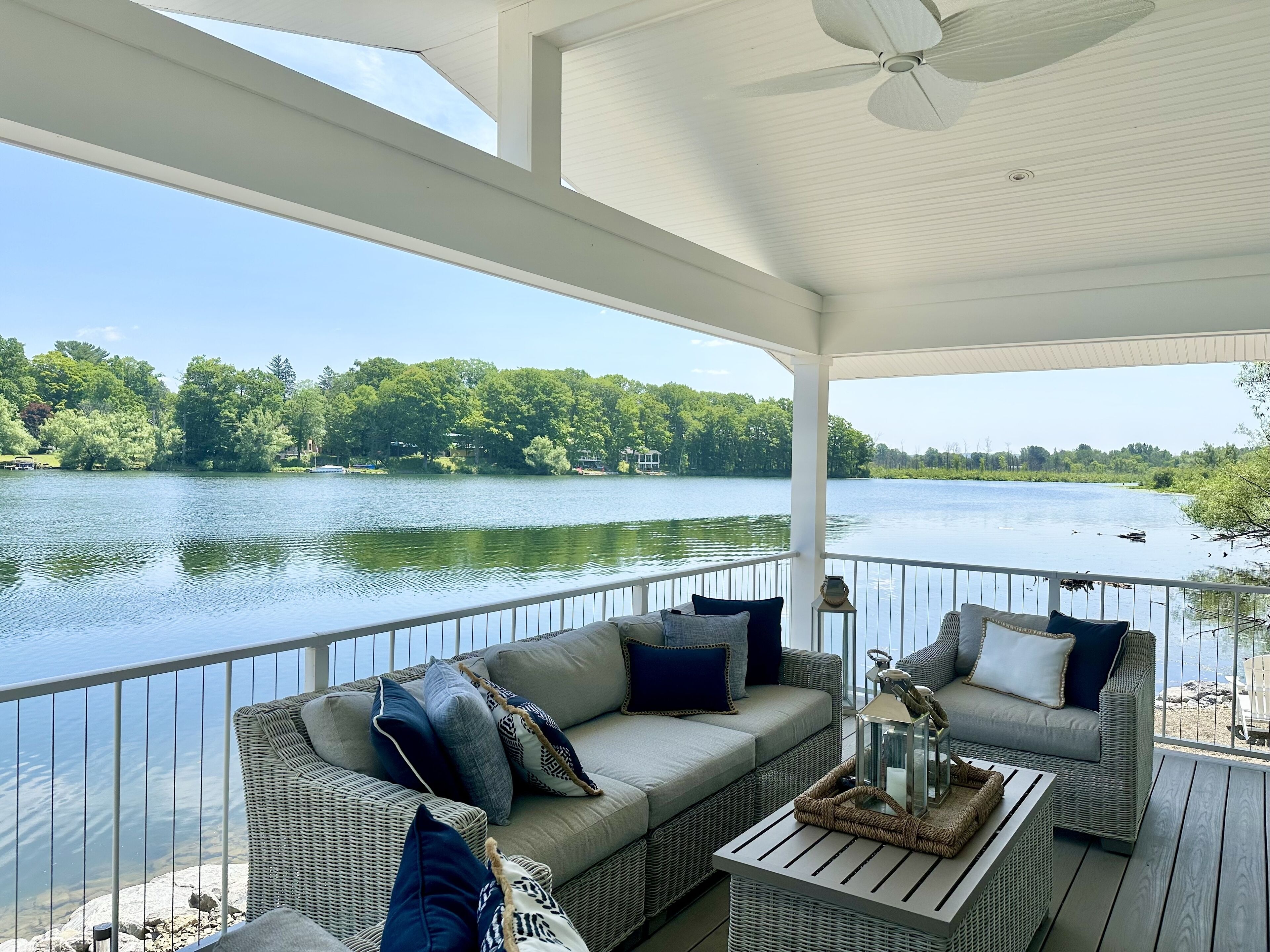 Upscale Newly Renovated Blue Canoe Lakefront-Chautauqua-Lilydale