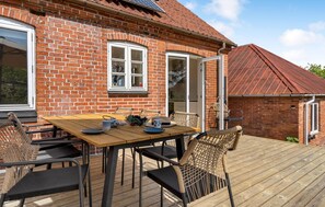 屋外ダイニングエリア