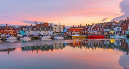 Stylish & Spacious 4 Bed Coastal Haven in Weymouth