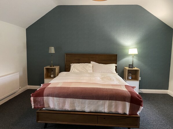 2 bedrooms, iron/ironing board, travel cot, WiFi