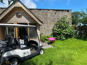 المنطقة المحيطة بالمنشأة