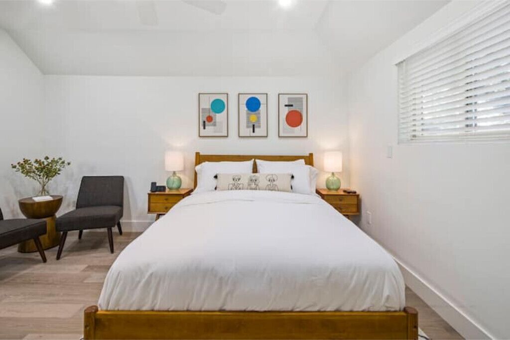 Casa Verde: A Studio Retreat 5 Minutes to Downtown