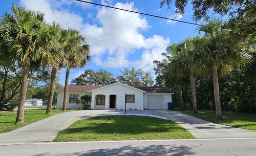 Adventure Coast Oasis - Heated Pool, Fenced Yard