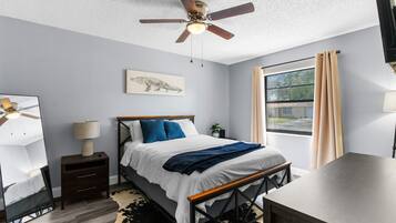 3 bedrooms, desk, iron/ironing board, travel crib