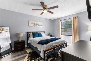 3 Schlafzimmer, Schreibtisch, Bügeleisen/Bügelbrett, Reisekinderbett