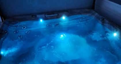 Lone Pine Retreat - 3BR 3BA - With Hot Tub