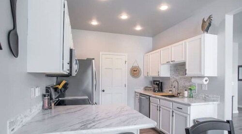 Lone Pine Retreat - 3BR 3BA - With Hot Tub