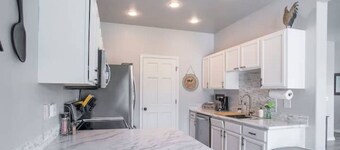 Lone Pine Retreat - 3BR 3BA - With Hot Tub