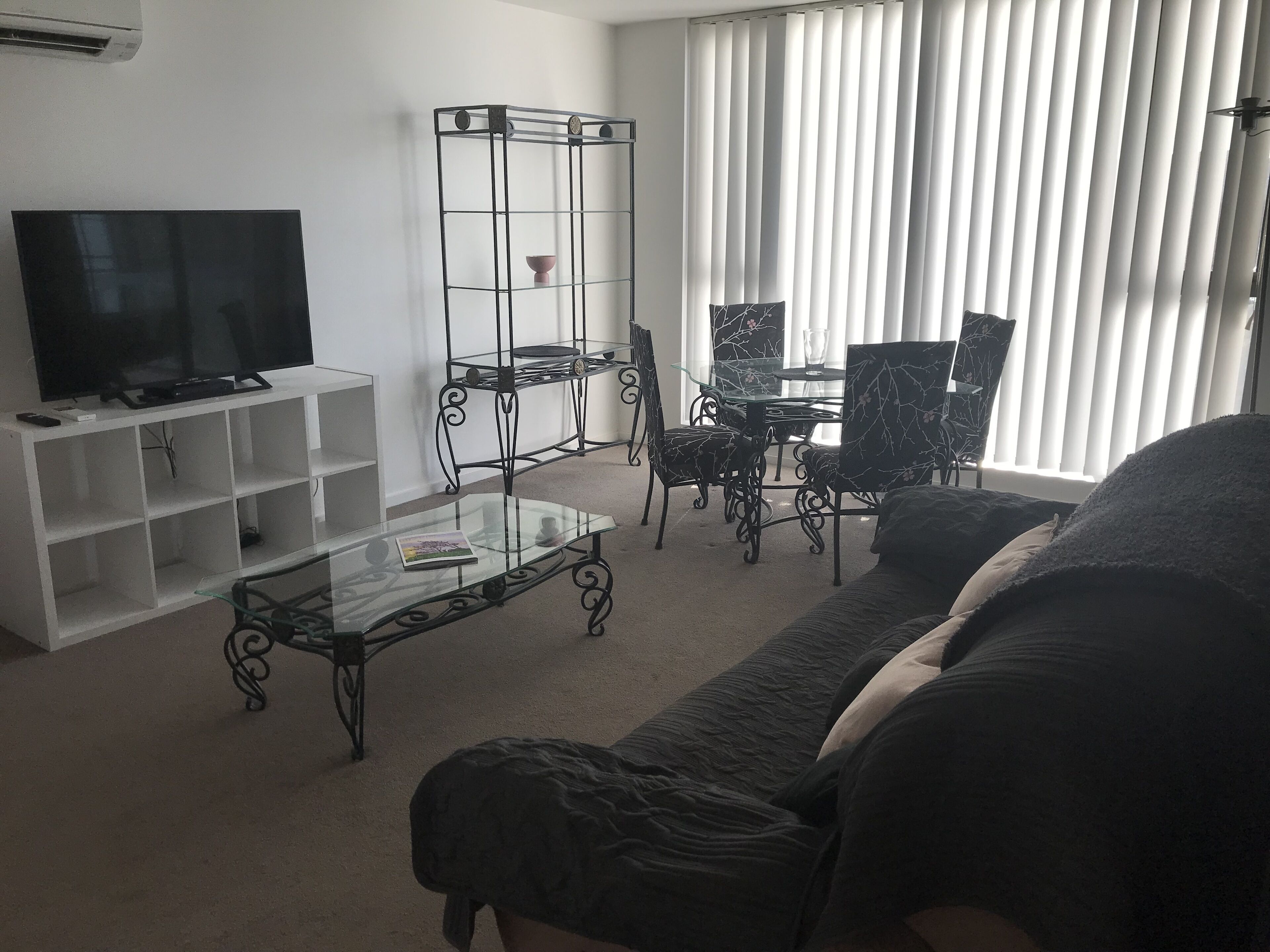 Spacious 1 Bed Apartment, Wifi, Parking, Gym, Pool