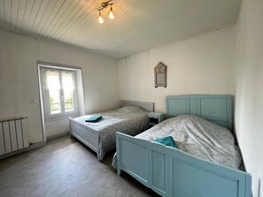 3 sovrum, strykjärn/strykbräda och sängkläder